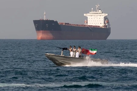 Khi xung đột giữa Mỹ và Iran tiếp tục leo thang và các tàu chở dầu phải đối mặt với các cuộc tấn ...